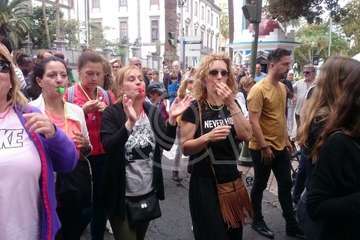 Los inquilinos de Visocan en Telde y de la RSP de Jinámar, en la protesta capitalina del Primero de Mayo (Foto TA)